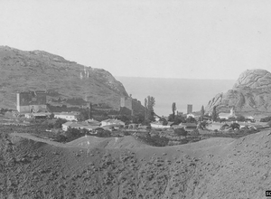 Панорама города Судак. Фотография 1910 года. Генуэзская крепость